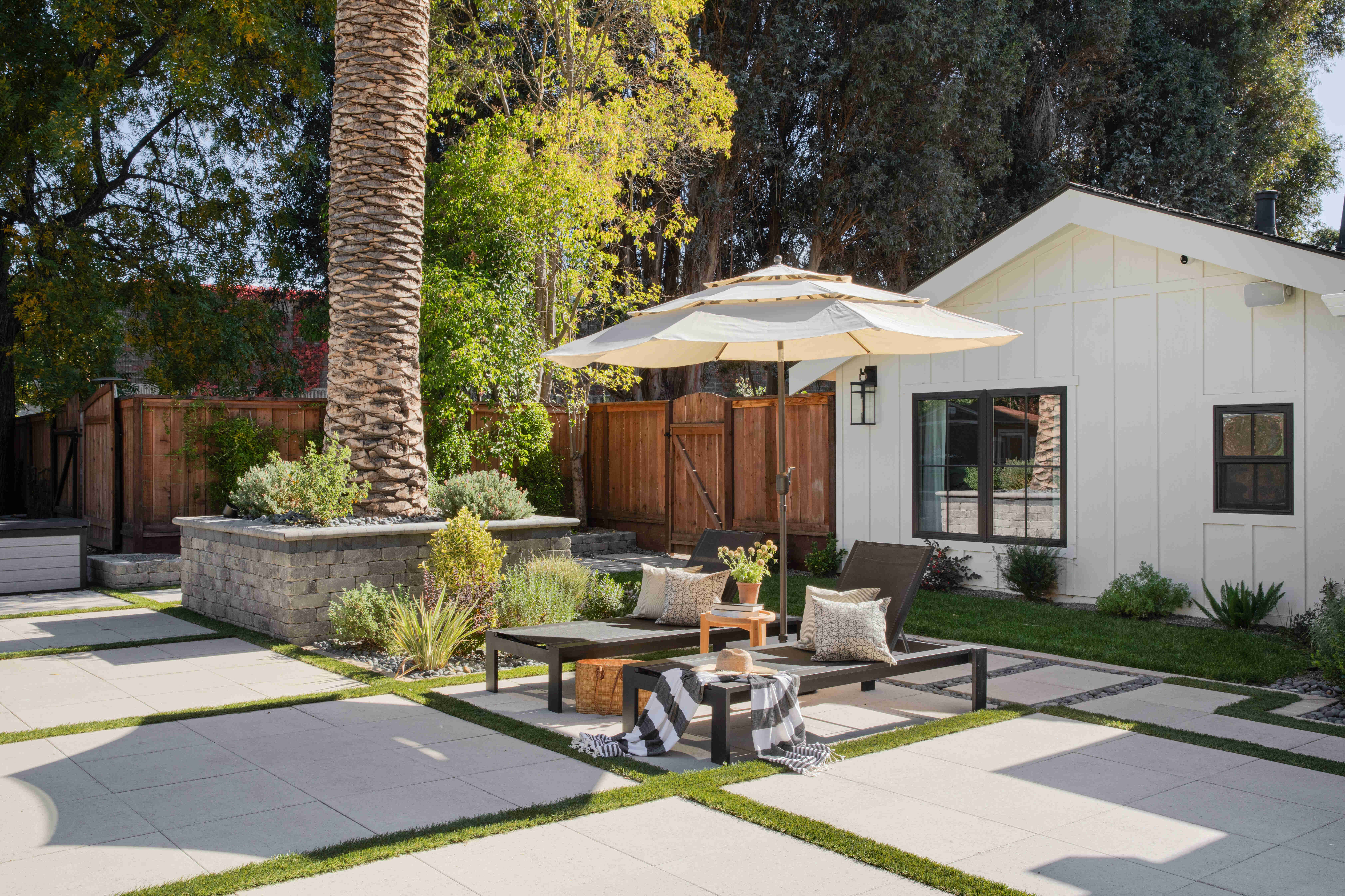 Paver lounge area in Walnut Creek